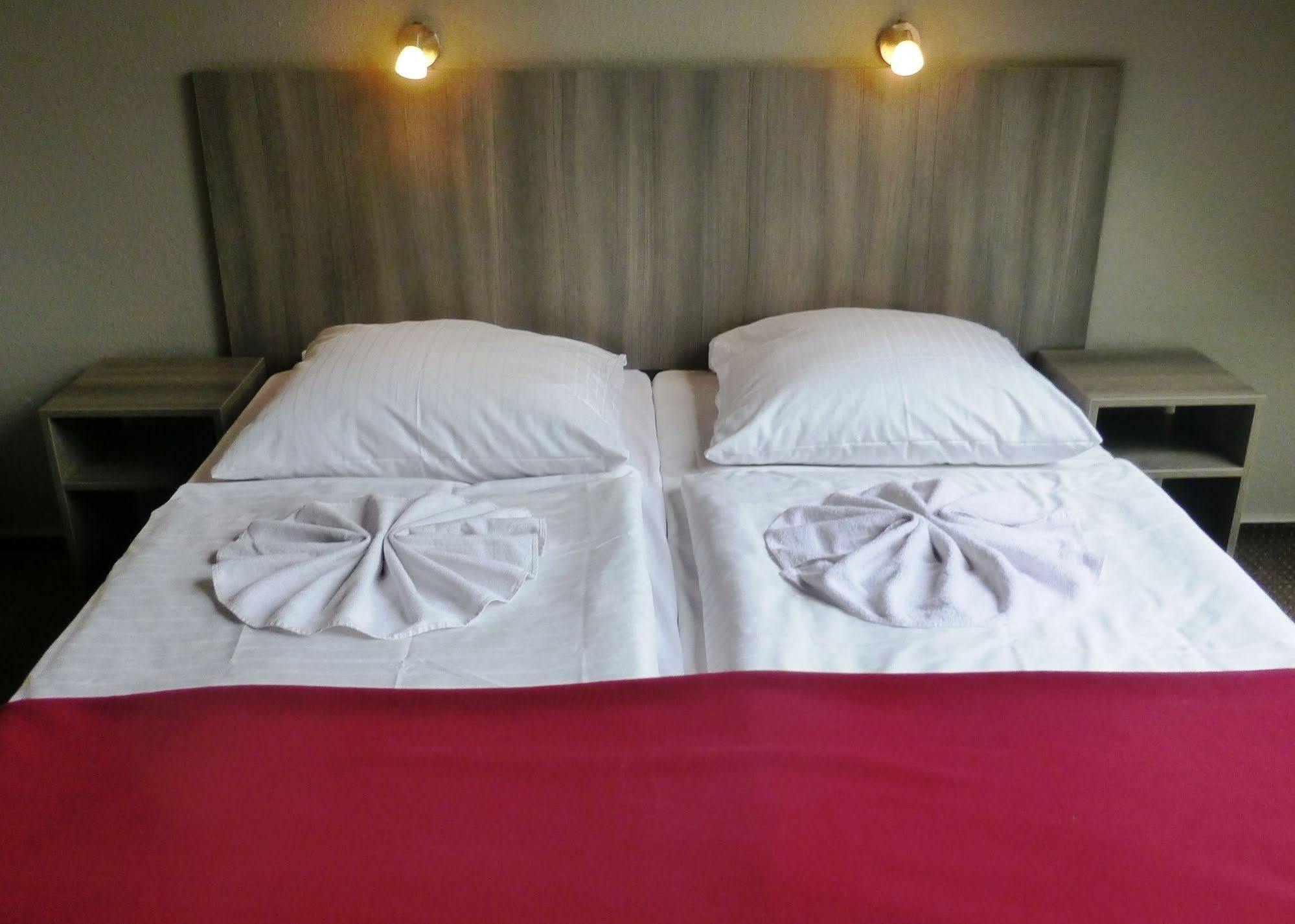 Hotel Rehberge Berlin Mitte Екстериор снимка